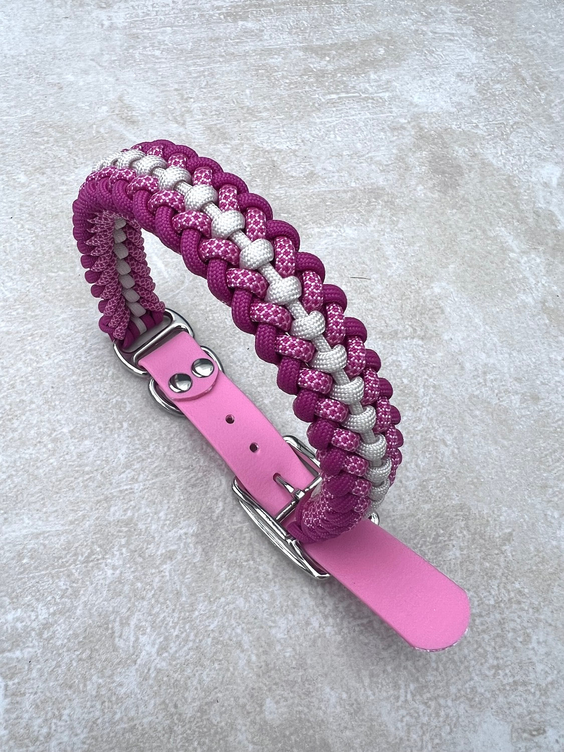 Individuelles Paracord Hundehalsband pink